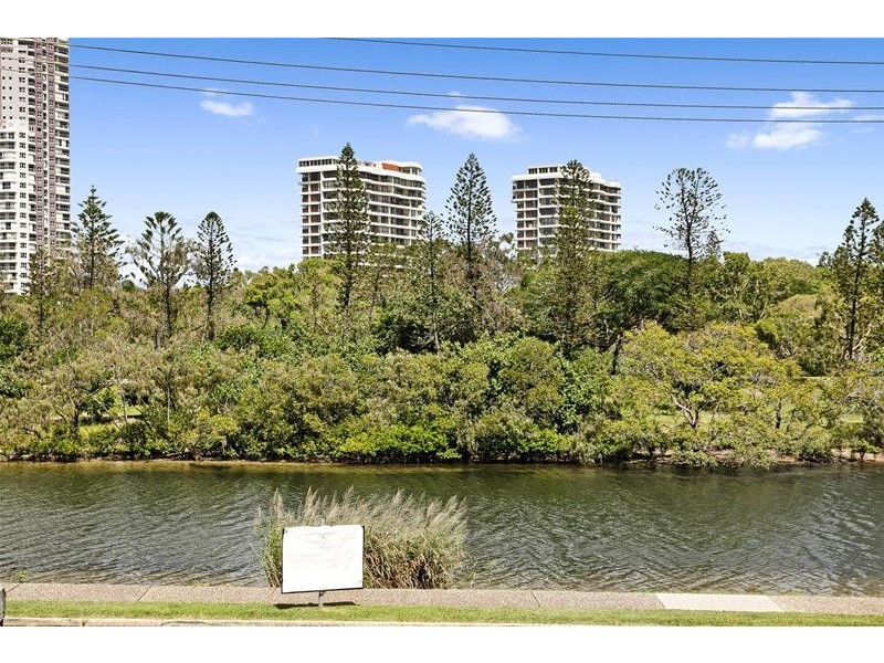 ‘WAIMARU’ 1a Pacific Street, Main Beach QLD 4217