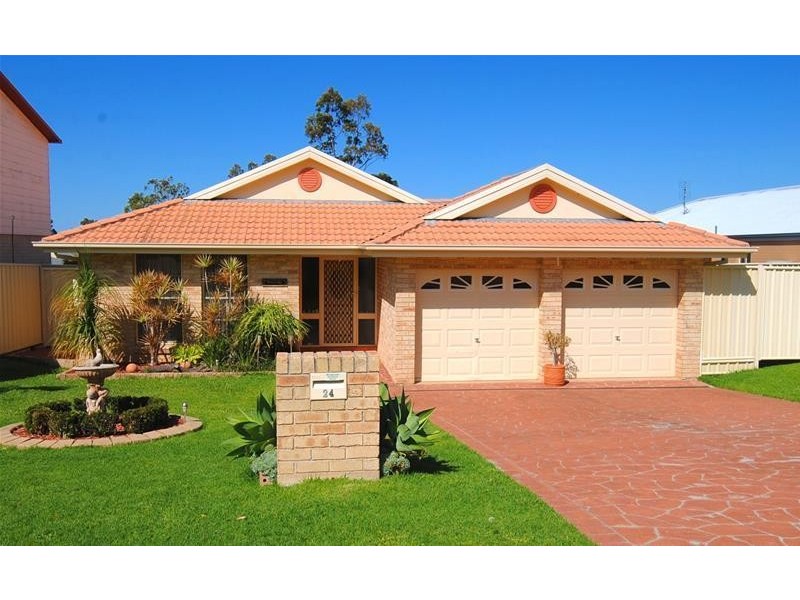 24 Stott Crescent, Callala Bay NSW 2540
