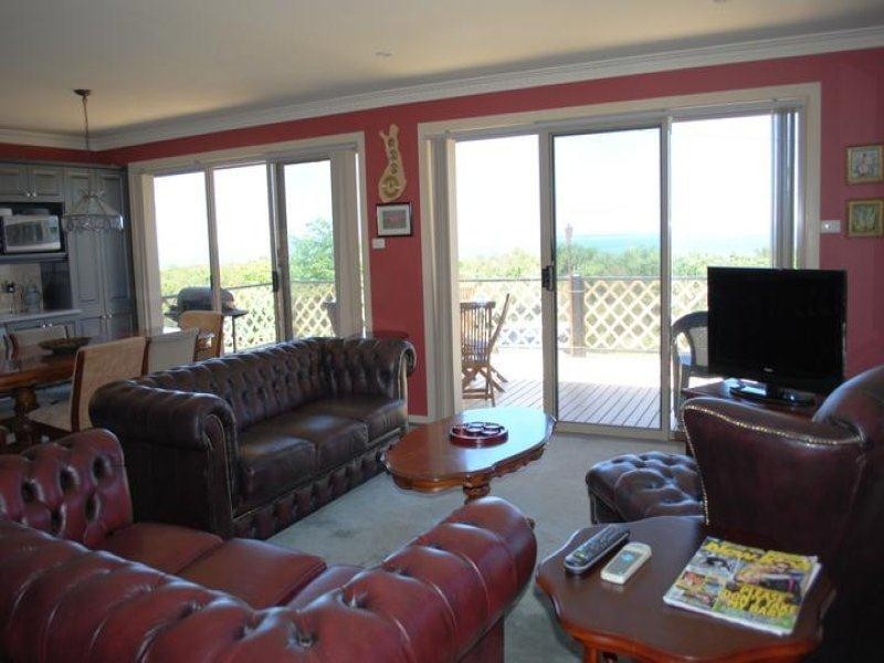 16 Greenway Road, Callala Beach NSW 2540