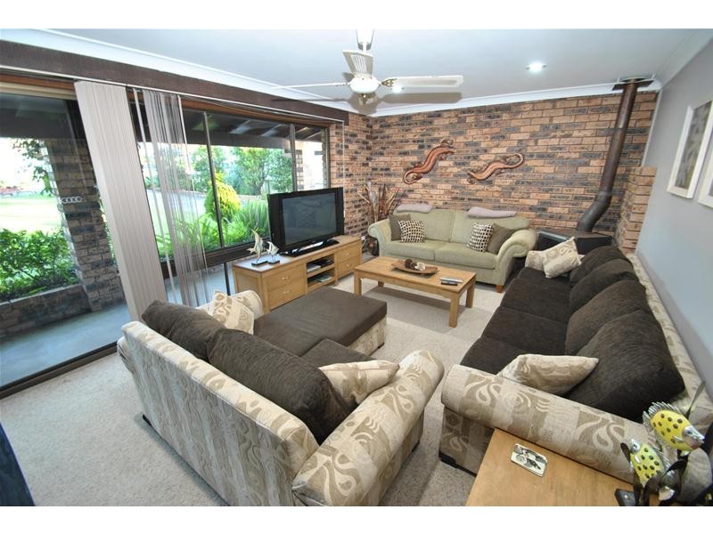 33 Brighton Parade, Culburra Beach NSW 2540