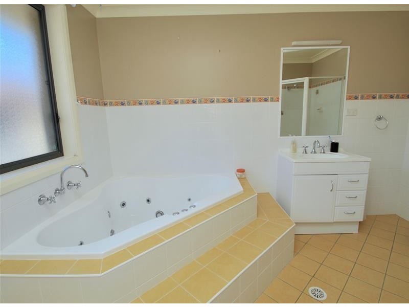 2 Torrens Close, Callala Bay NSW 2540