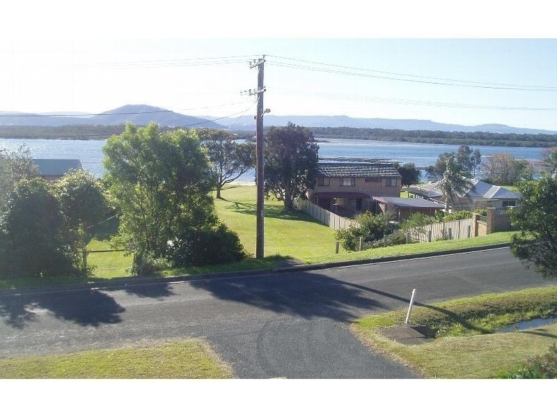42 Orama Crescent, Orient Point NSW 2540