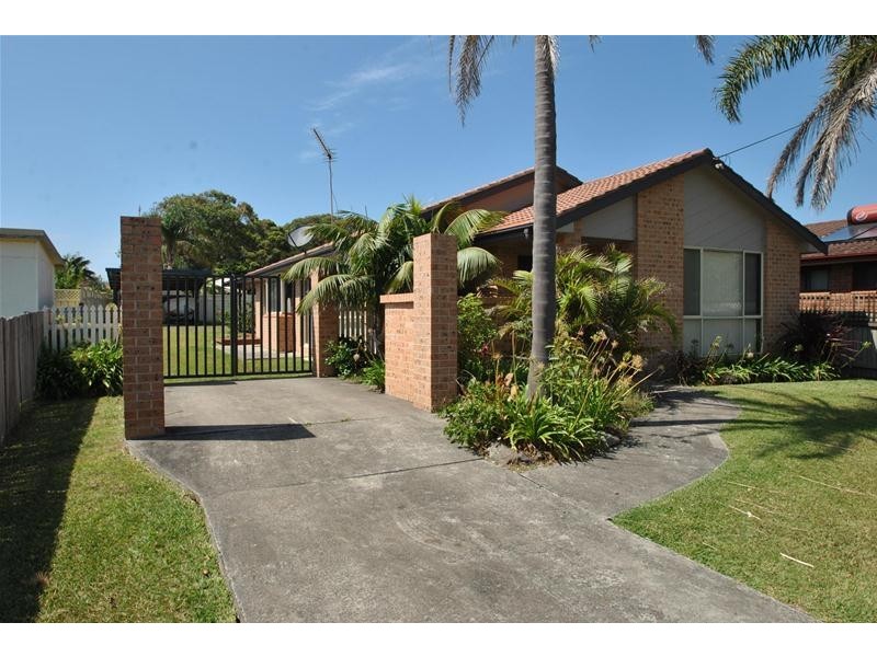 8b Mowbray Road, Culburra Beach NSW 2540