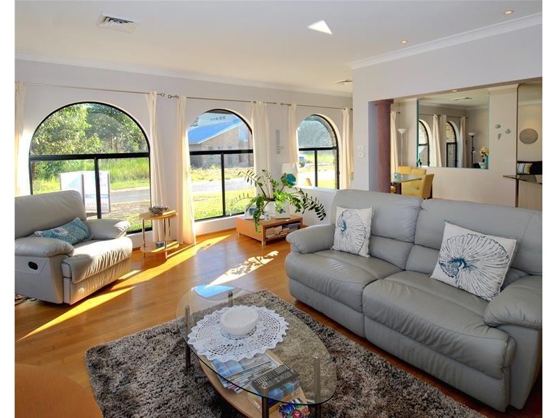 2 Superb Crescent, Callala Bay NSW 2540