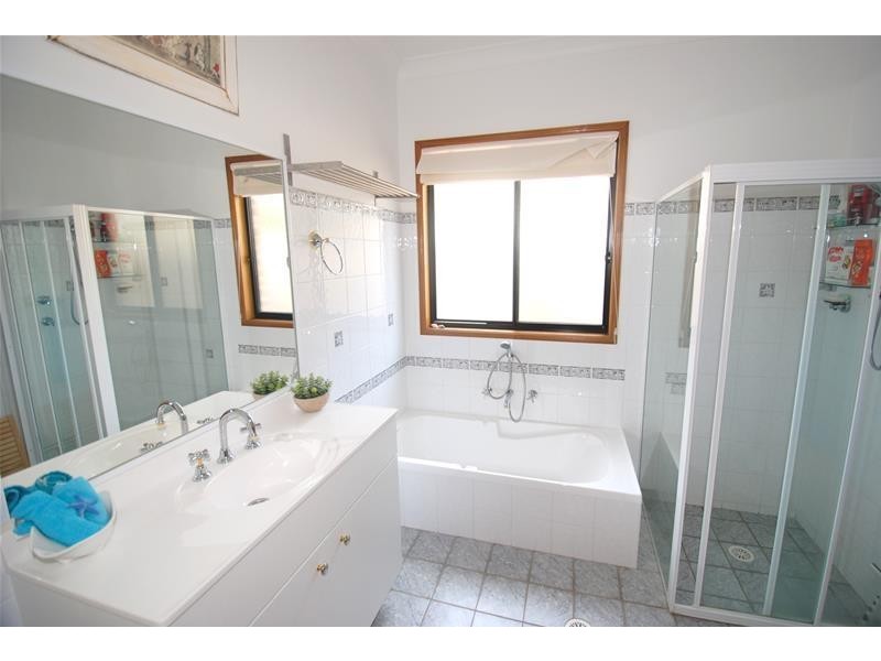 2 Superb Crescent, Callala Bay NSW 2540