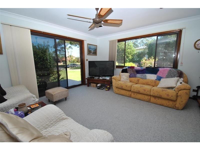 14 Orient Avenue, Orient Point NSW 2540