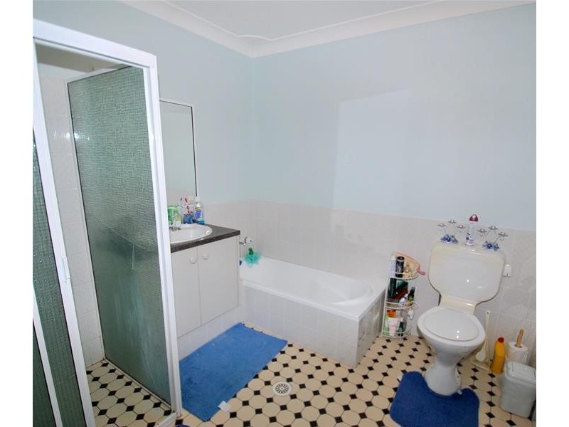 1/3 Harbour Boulevard, Bomaderry NSW 2541