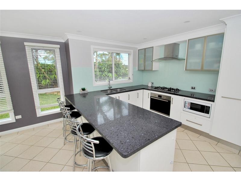 37 Hollingsworth Crescent, Callala Bay NSW 2540