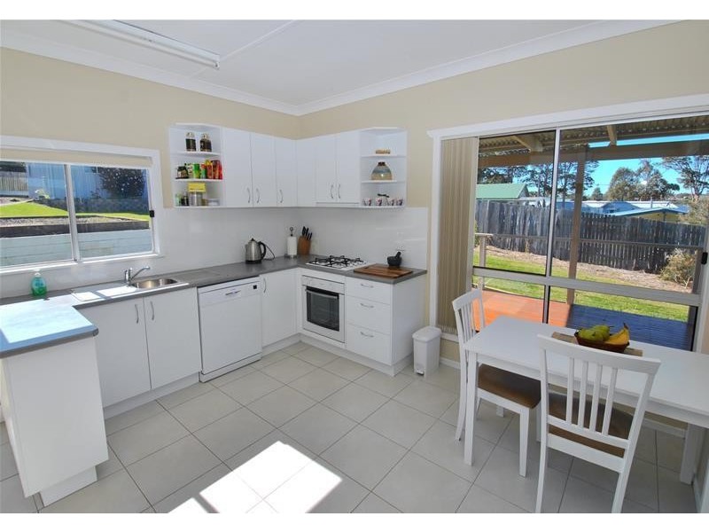 25 South Street, Greenwell Point NSW 2540