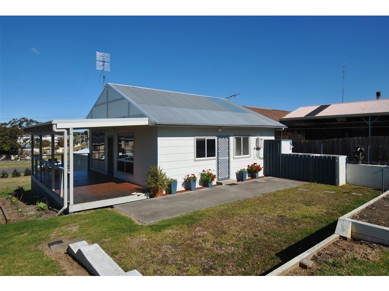 25 South Street, Greenwell Point NSW 2540