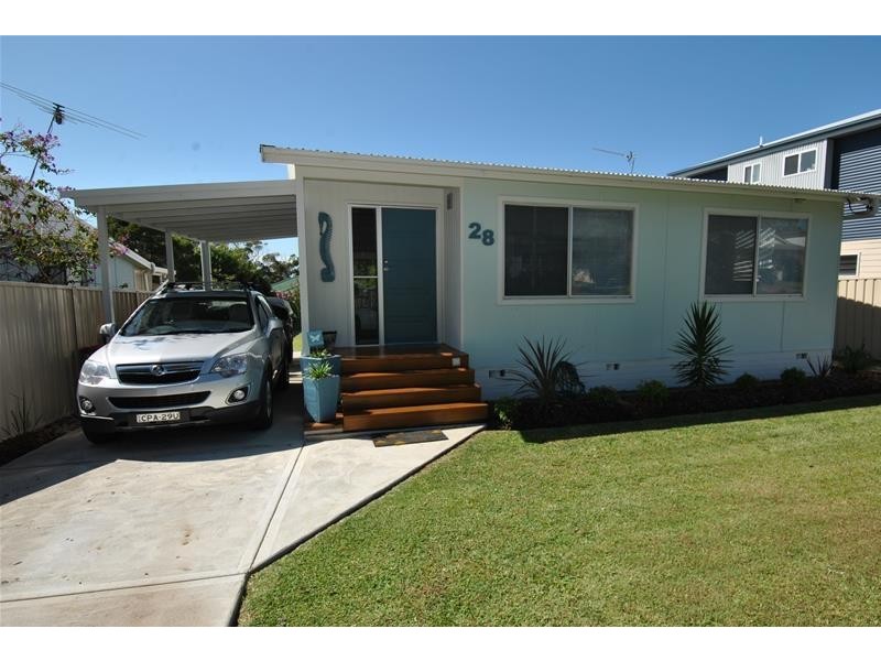 28  Carlton Crescent, Culburra Beach NSW 2540