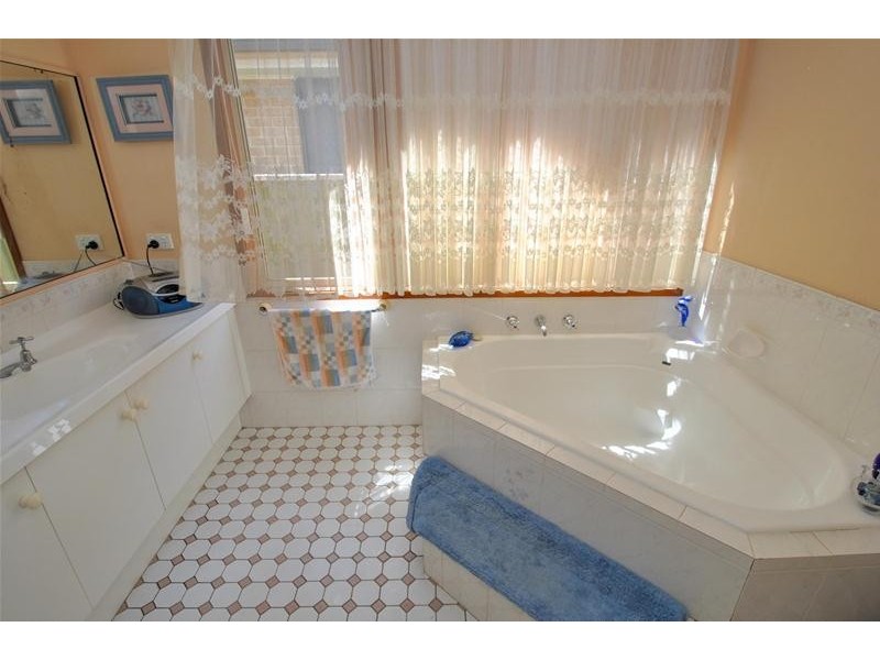 20 Carson Crescent, Callala Bay NSW 2540