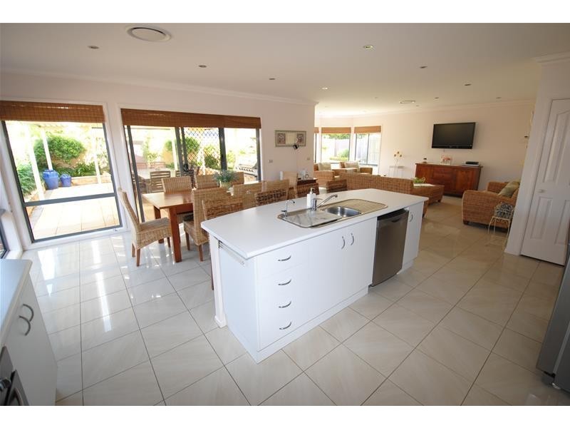 186 Marina Lane, Culburra Beach NSW 2540