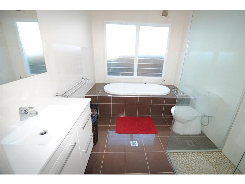 10 Hazelwood Rise, Callala Beach NSW 2540