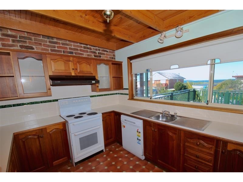 17 Lennox Road, Callala Beach NSW 2540