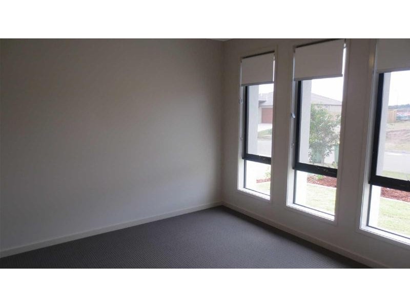 5  Ningaloo Drive, Pimpama QLD 4209