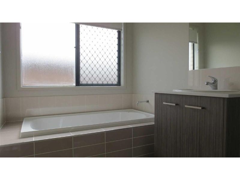 5  Ningaloo Drive, Pimpama QLD 4209