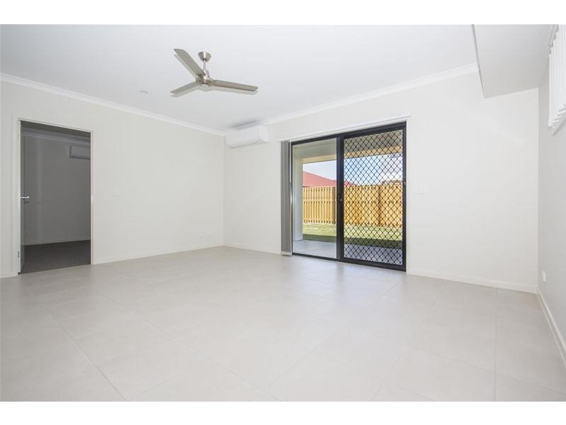 33 Butterleaf Crescent, Pimpama QLD 4209