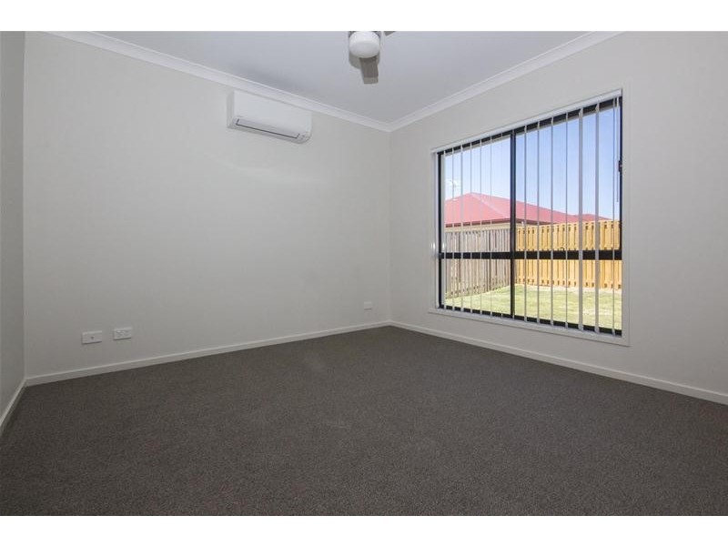 33 Butterleaf Crescent, Pimpama QLD 4209