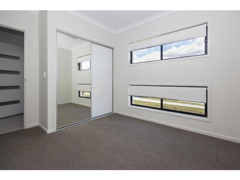 33 Butterleaf Crescent, Pimpama QLD 4209