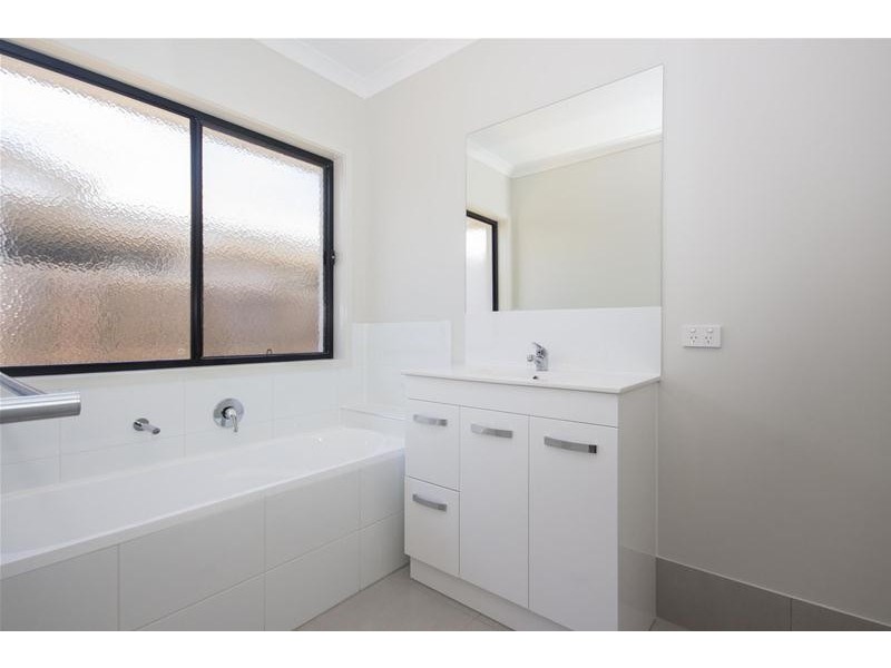 33 Butterleaf Crescent, Pimpama QLD 4209