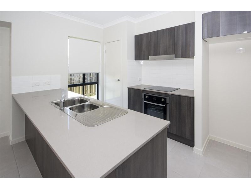 33 Butterleaf Crescent, Pimpama QLD 4209