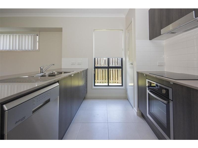 33 Butterleaf Crescent, Pimpama QLD 4209