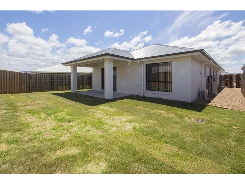 33 Butterleaf Crescent, Pimpama QLD 4209