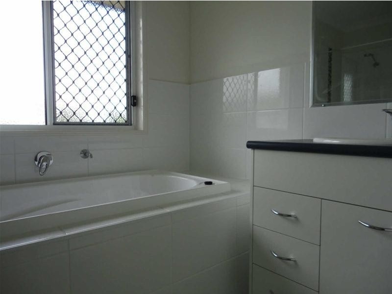 8  Earleham Court, Pimpama QLD 4209