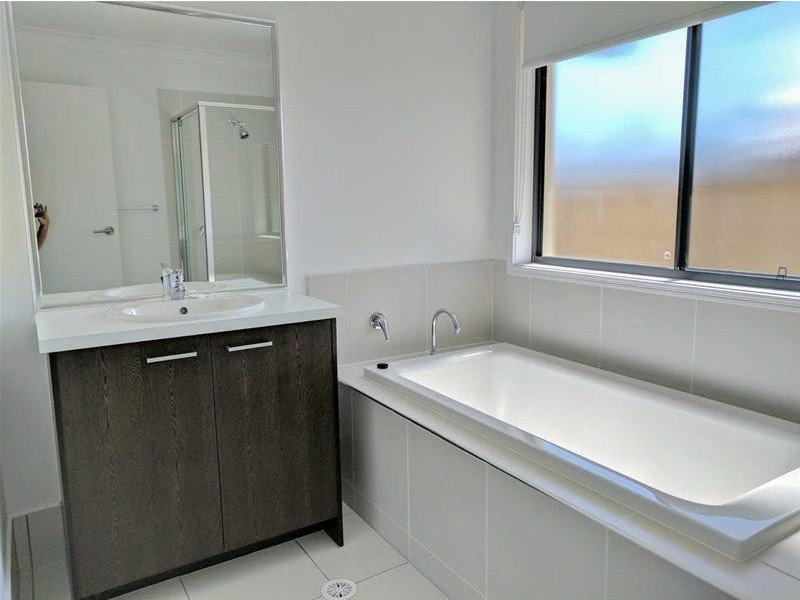 24 Moorinya Crt, Pimpama QLD 4209