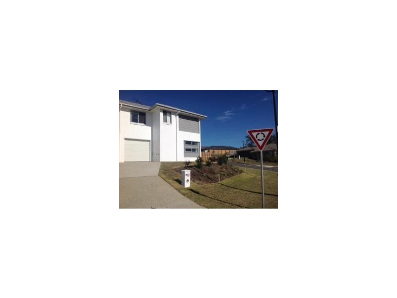 2/5  Copper Parade, Pimpama QLD 4209