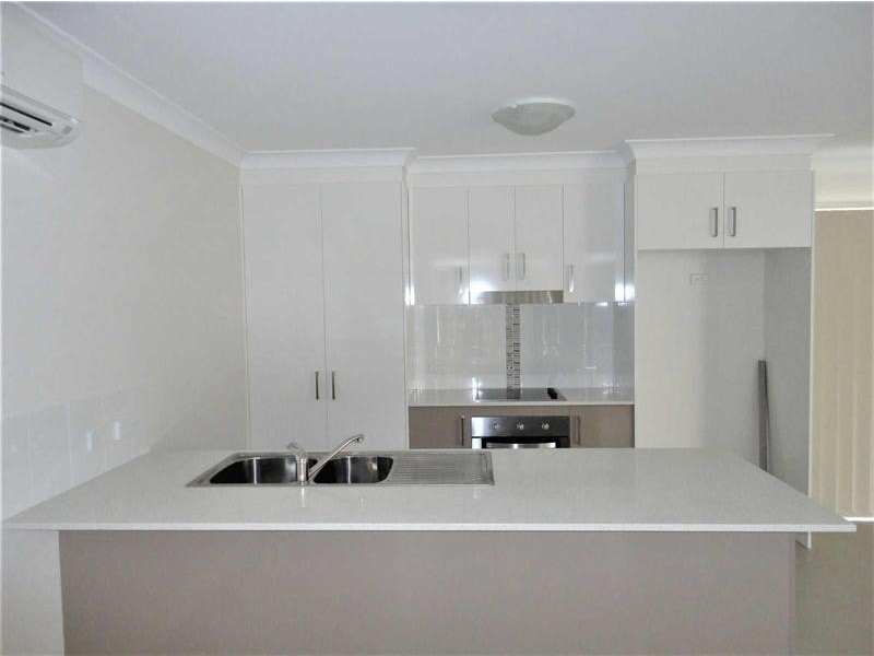 2/8  Wolseley Way, Upper Coomera QLD 4209