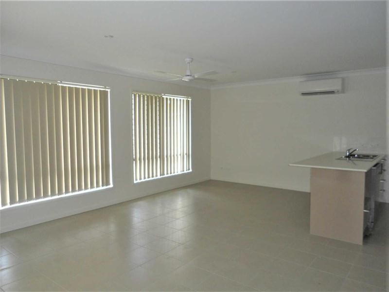 2/8  Wolseley Way, Upper Coomera QLD 4209