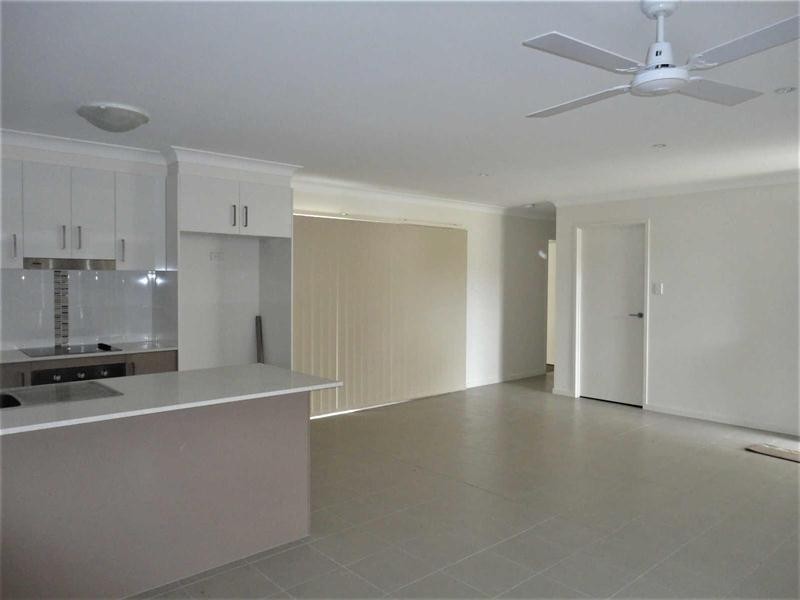 2/8  Wolseley Way, Upper Coomera QLD 4209