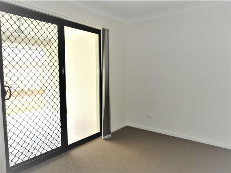 2/8  Wolseley Way, Upper Coomera QLD 4209