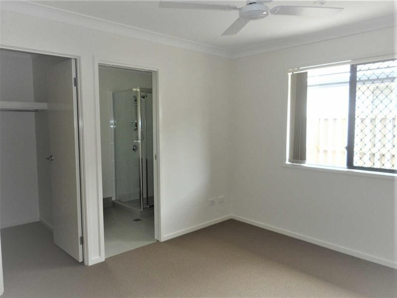 2/8  Wolseley Way, Upper Coomera QLD 4209