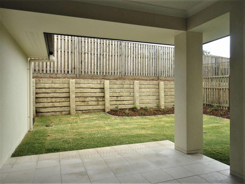 2/8  Wolseley Way, Upper Coomera QLD 4209