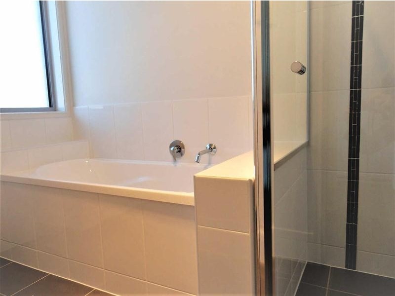 8  McWang Road, Pimpama QLD 4209