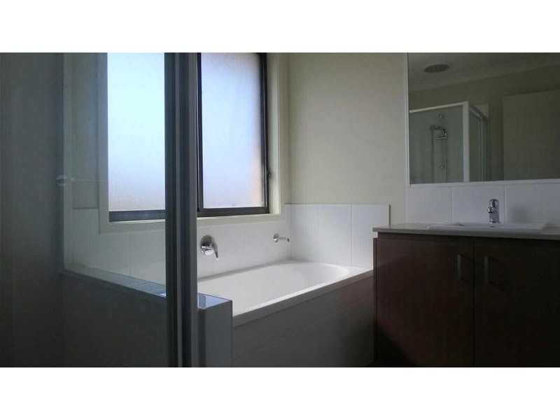 1  Maurie Pears Crescent, Pimpama QLD 4209