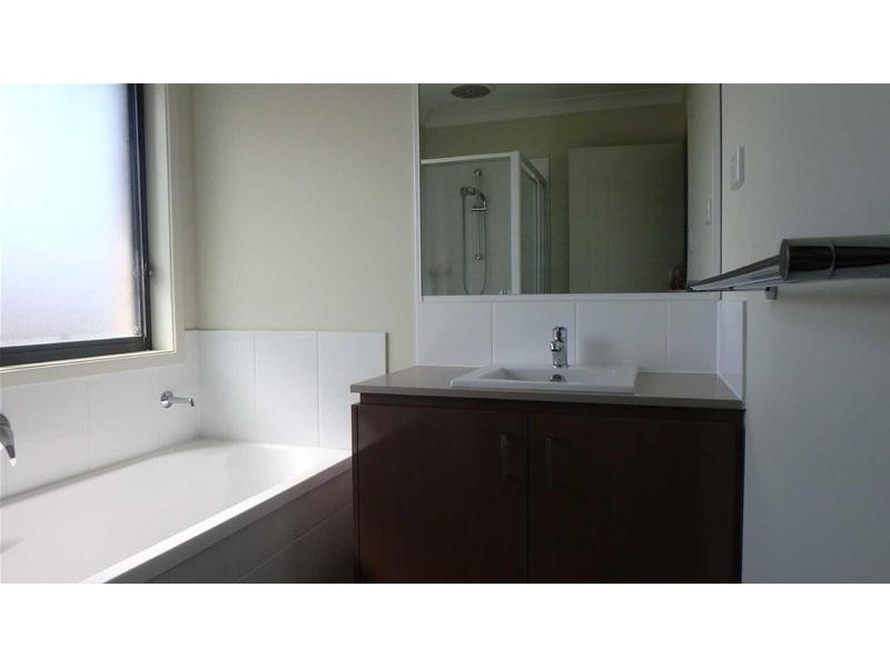 1  Maurie Pears Crescent, Pimpama QLD 4209