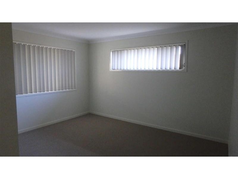 1  Maurie Pears Crescent, Pimpama QLD 4209