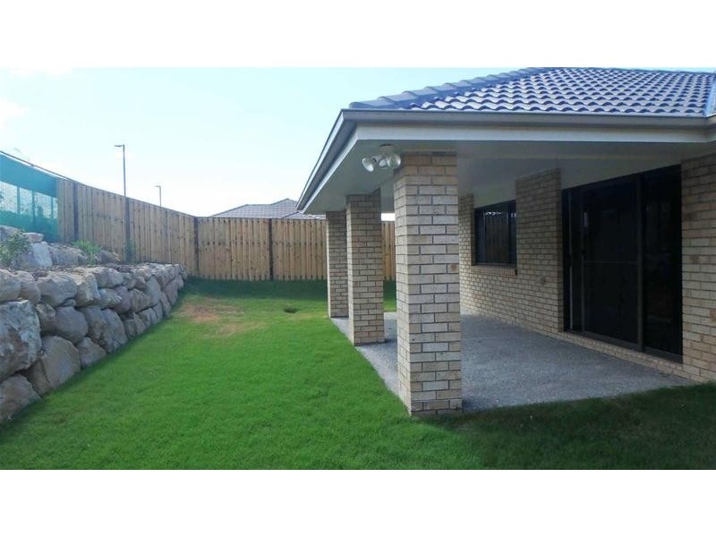 1  Maurie Pears Crescent, Pimpama QLD 4209