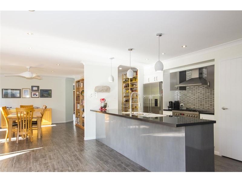 14 Pinnacle Drive, Wongawallan QLD 4210