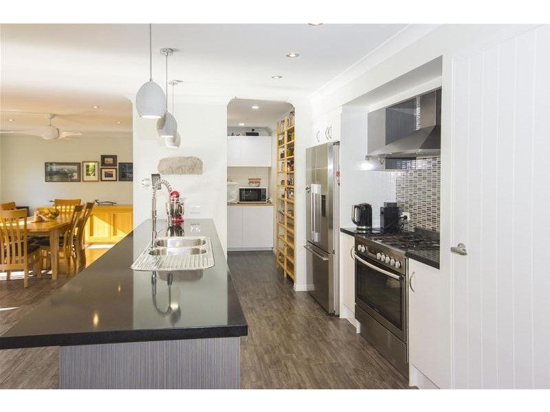 14 Pinnacle Drive, Wongawallan QLD 4210