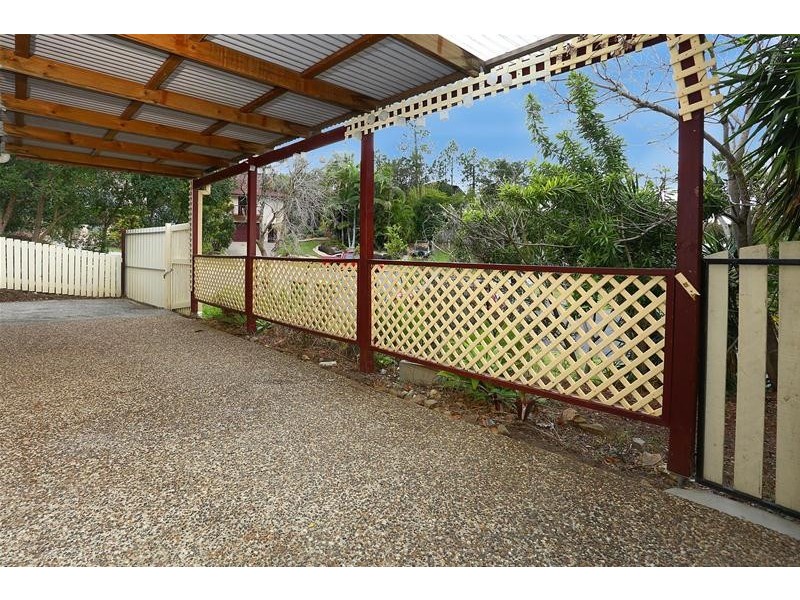 1 Atoll Court, Pacific Pines QLD 4211