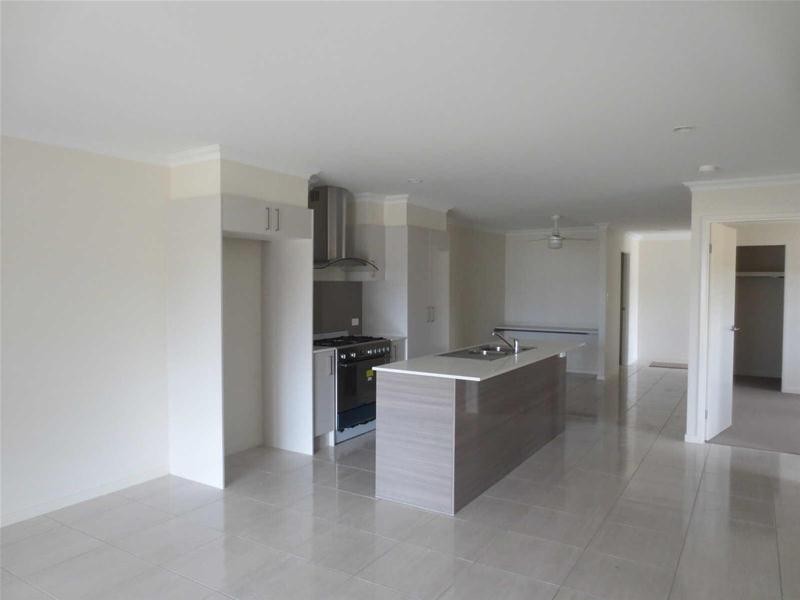 2/21 Arondel Circuit, Upper Coomera QLD 4209