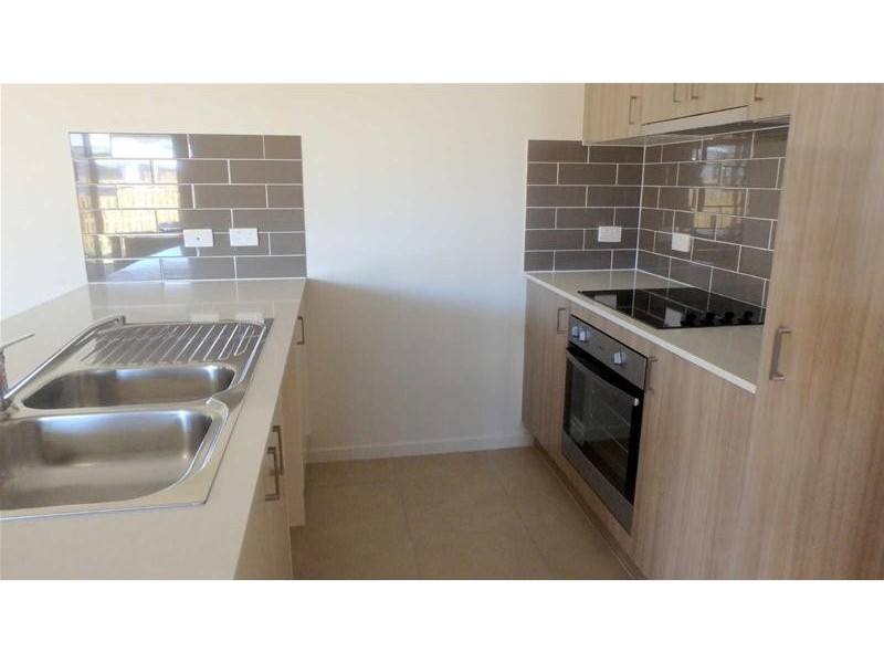 1  Sandalwood Street (24 Hollyoak Crescent), Pimpama QLD 4209