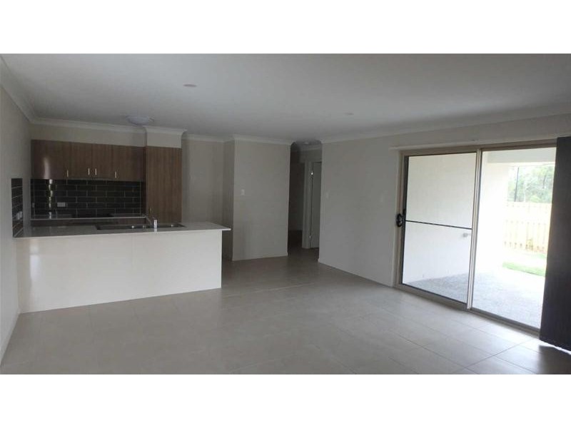 1  Sandalwood Street (24 Hollyoak Crescent), Pimpama QLD 4209