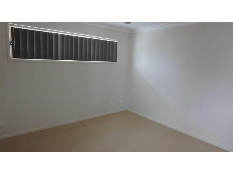 1  Sandalwood Street (24 Hollyoak Crescent), Pimpama QLD 4209