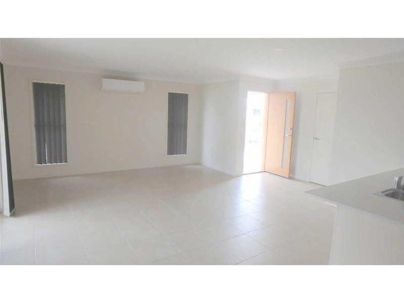 1  Sandalwood Street (24 Hollyoak Crescent), Pimpama QLD 4209